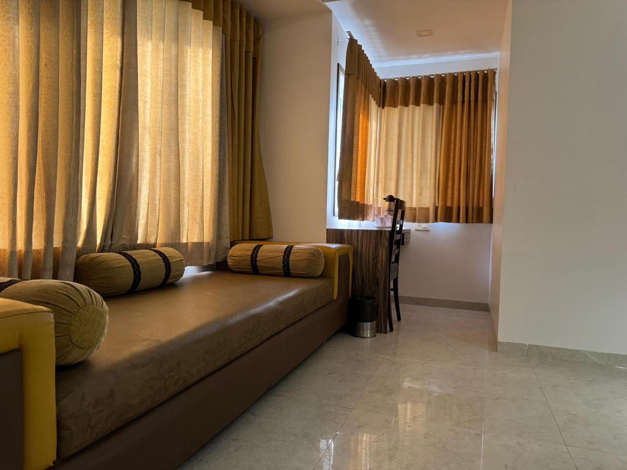 Hotel Kabir Ahmedabad Buitenkant foto